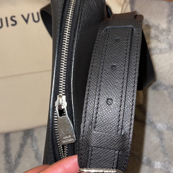 Louis Vuitton Pochette Grigori Black Taiga Leather - Picture 4 of 4